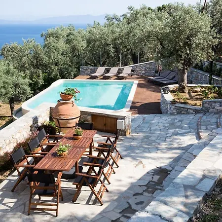 Sleeps 8 With Pool Air Con And Wifi Ano Gatzea