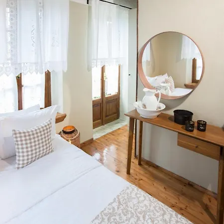Vila Sleeps 8 With Pool Air Con And Wifi