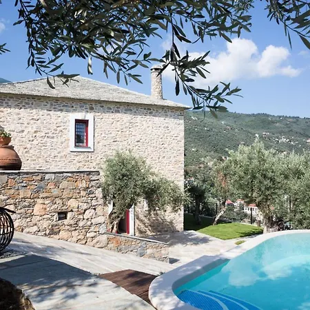 Sleeps 8 With Pool Air Con And Wifi