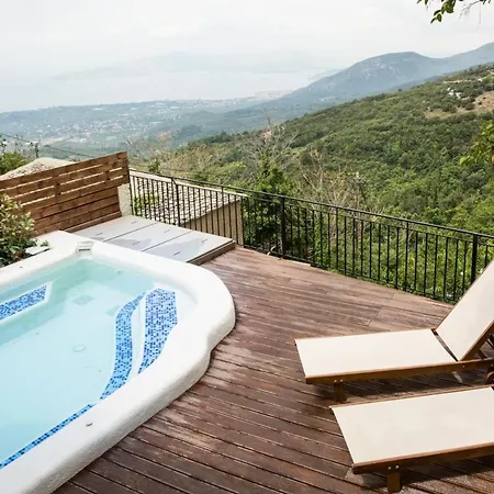 Sleeps 8 With Pool Air Con And Wifi